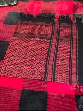Men’s Red and Black Traditional Pattern Scarf